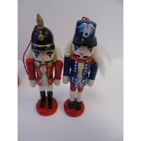 Vintage Collection Of 7 Christmas Nutcrackers Various Sizes Ornaments - Picture 6 of 6